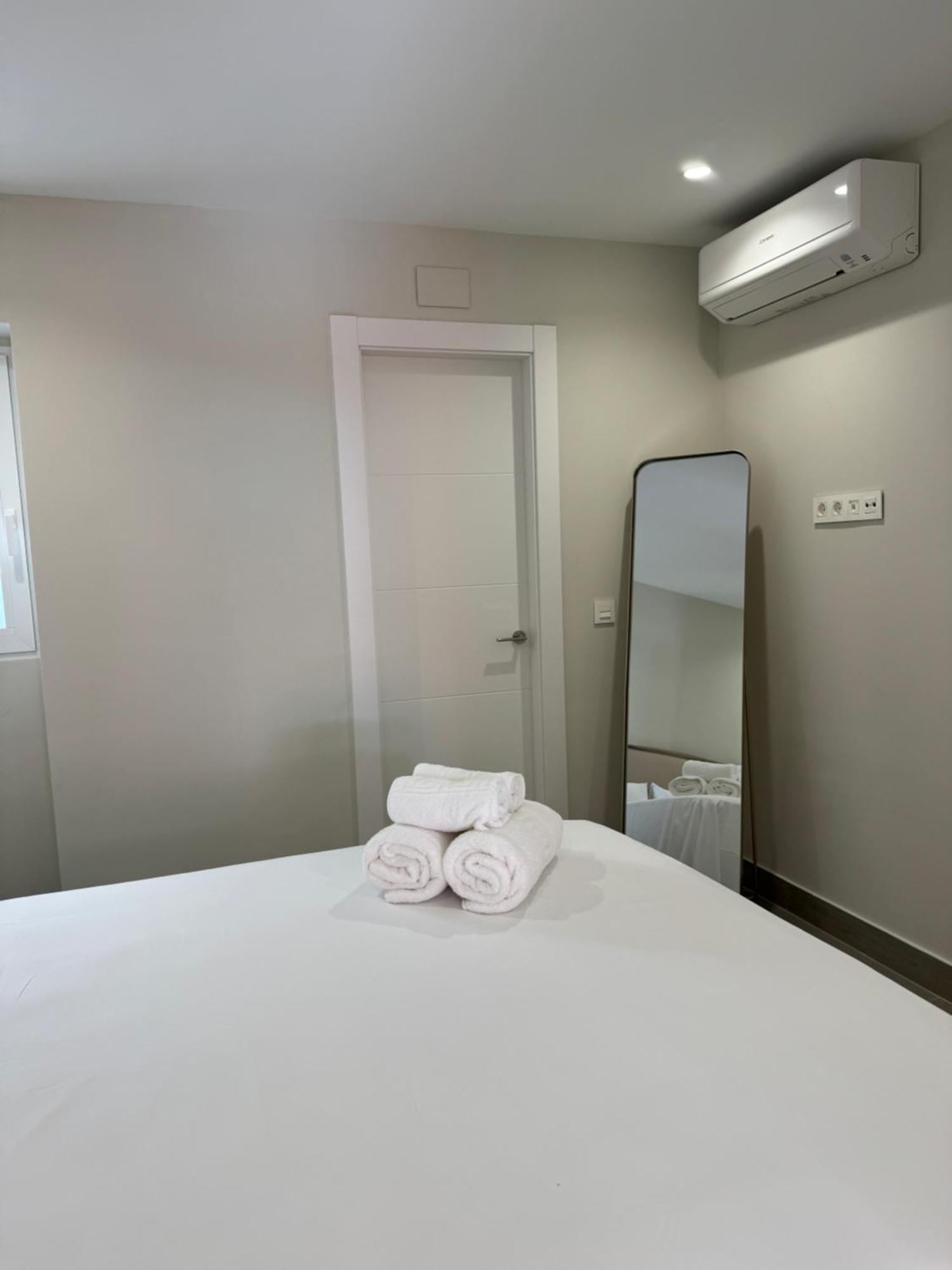 Navas 102 Cosmopolitan Loft Apartment Granada Bagian luar foto
