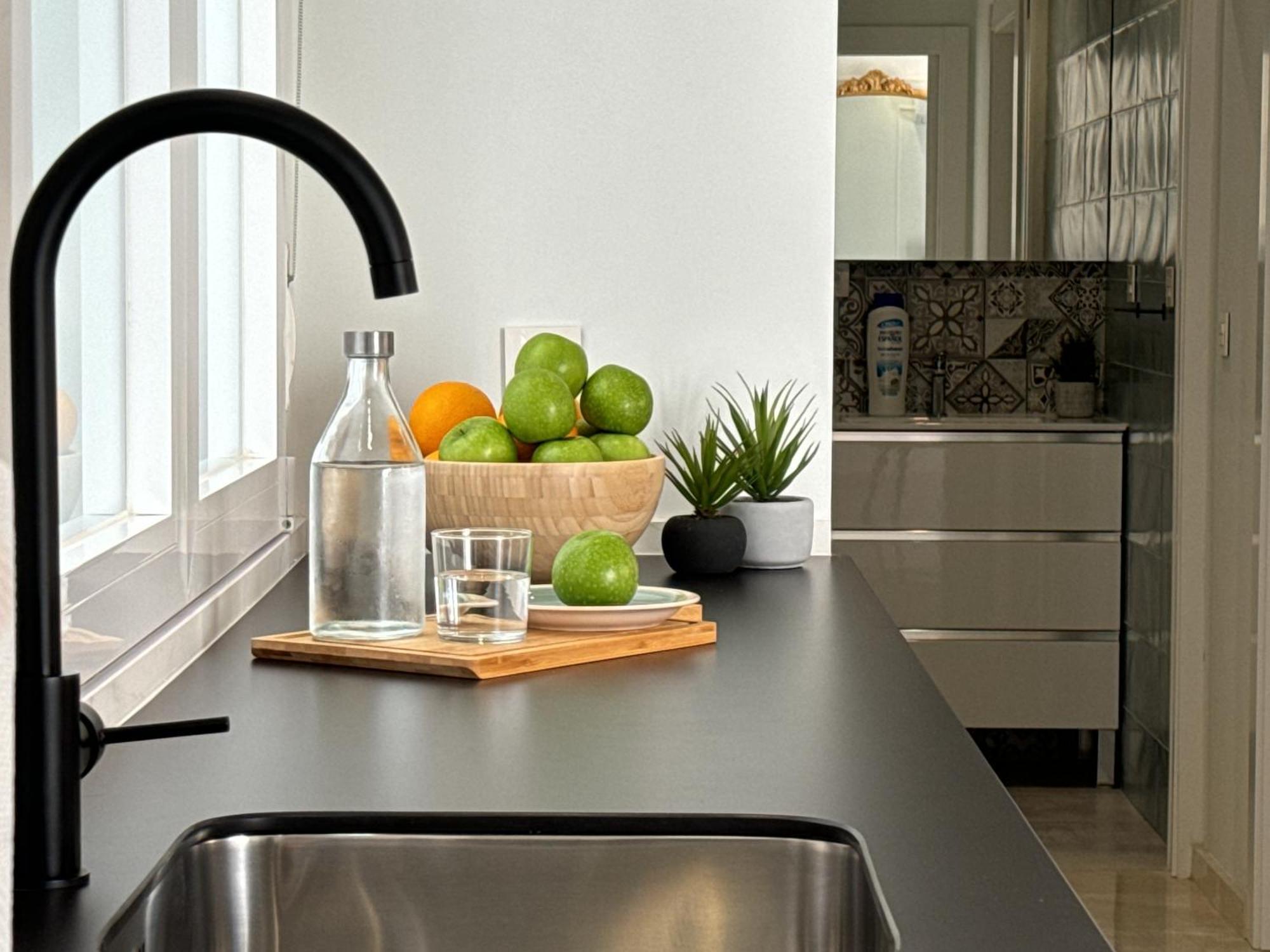 Navas 102 Cosmopolitan Loft Apartment Granada Bagian luar foto